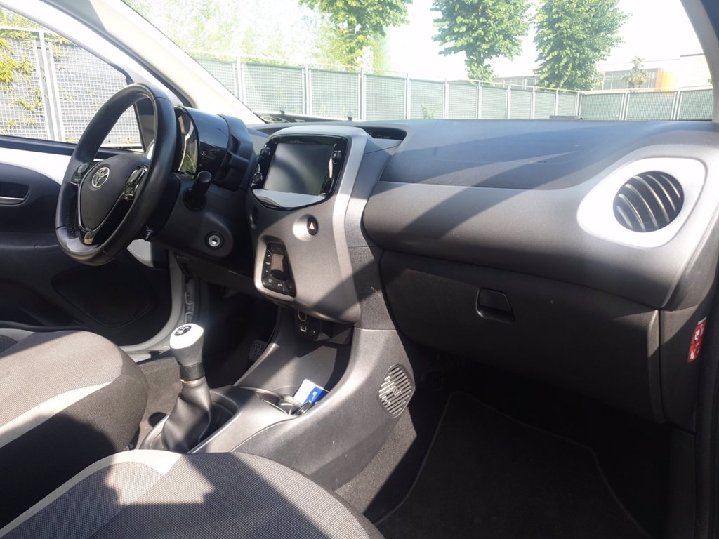 TOYOTA Aygo 5p 1.0 x-play 72cv