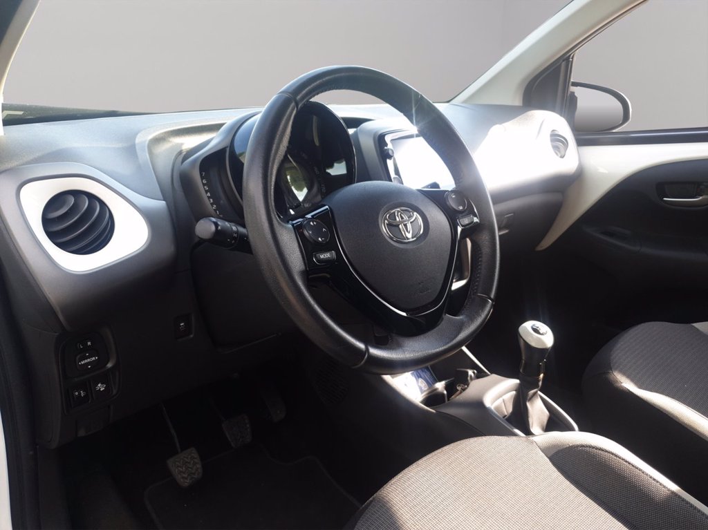 TOYOTA Aygo 5p 1.0 x-play 72cv
