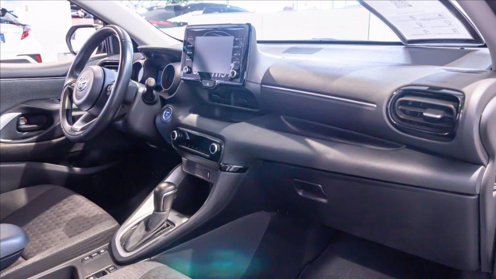 TOYOTA Yaris 1.5h trend