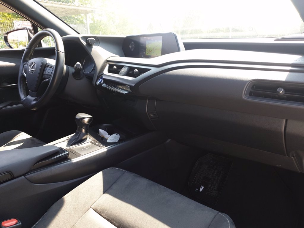 LEXUS Ux 250h 2.0 business 2wd cvt