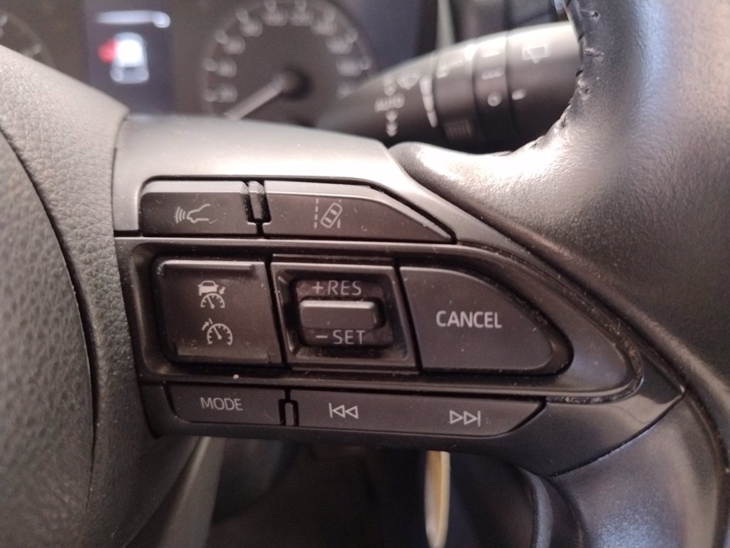 TOYOTA Yaris 1.0 active