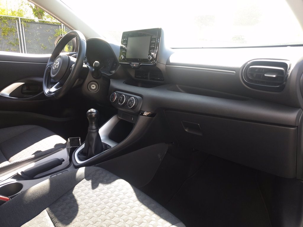 TOYOTA Yaris 1.0 active