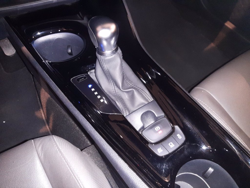 TOYOTA C-hr 1.8h lounge e-cvt