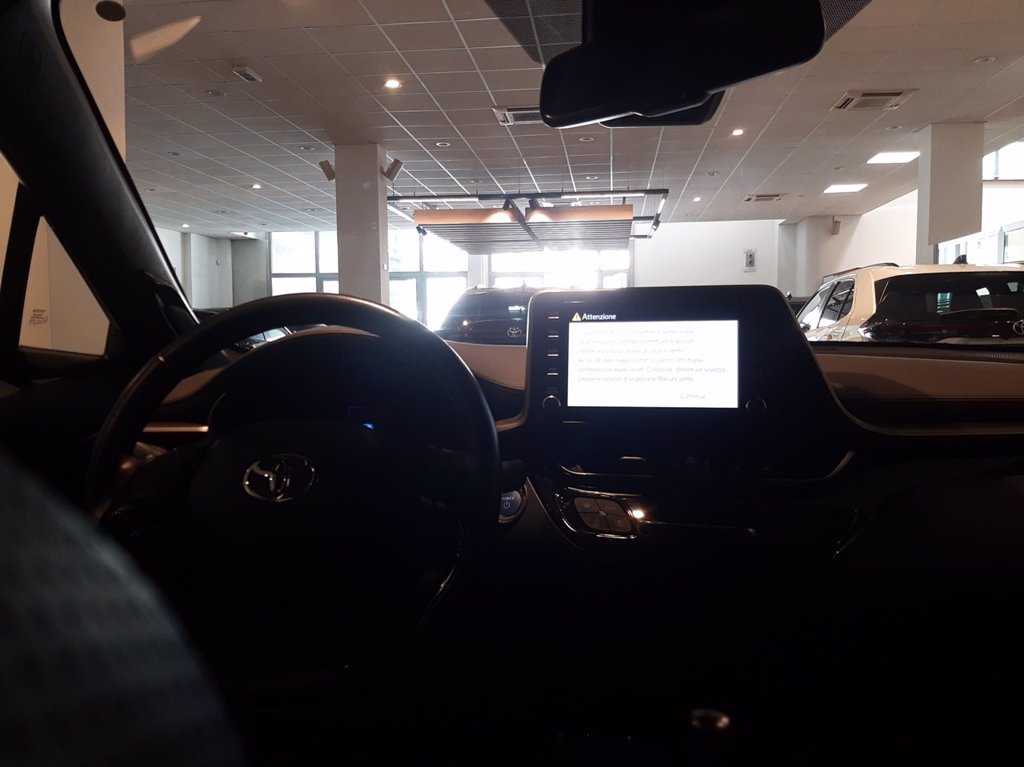 TOYOTA C-hr 1.8h lounge e-cvt