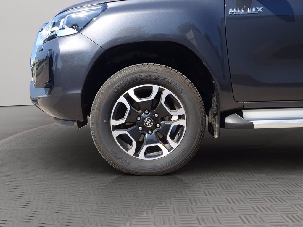 TOYOTA Hilux 2.4 d-4d double cab executive 4wd auto