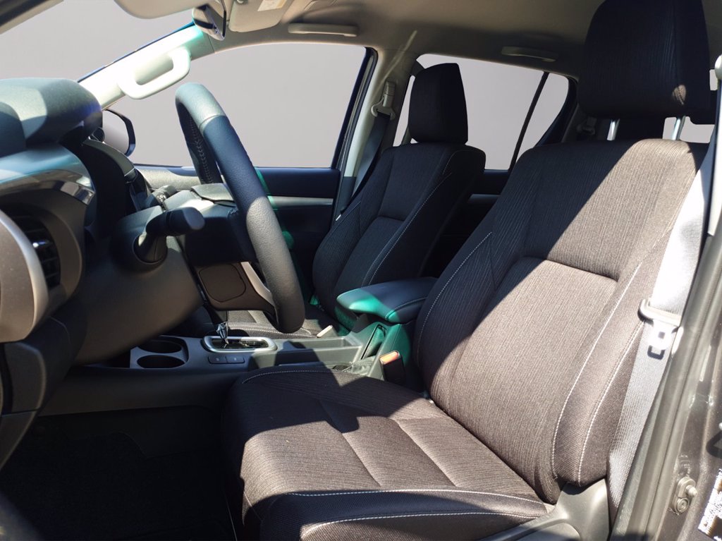 TOYOTA Hilux 2.4 d-4d double cab executive 4wd auto