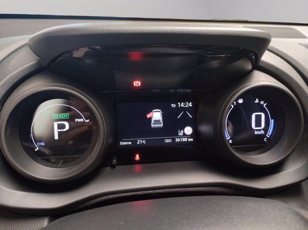 TOYOTA Yaris 1.5h trend