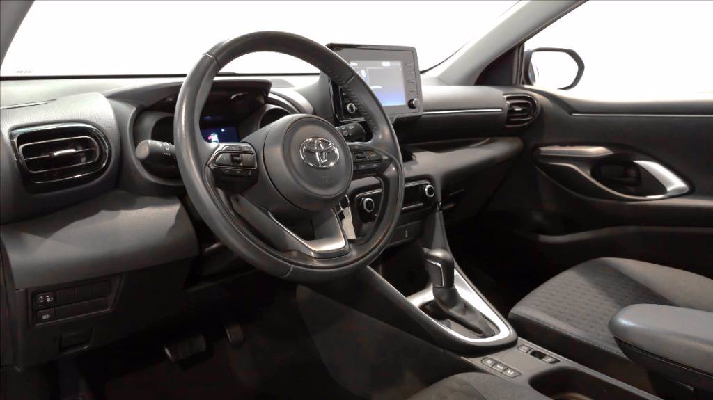 TOYOTA Yaris 1.5h trend