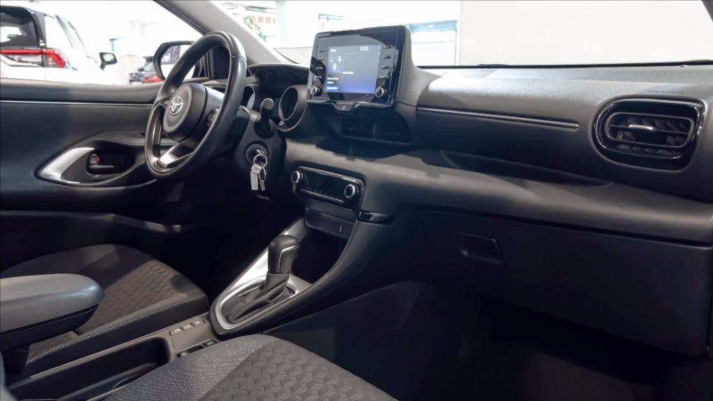 TOYOTA Yaris 1.5h trend