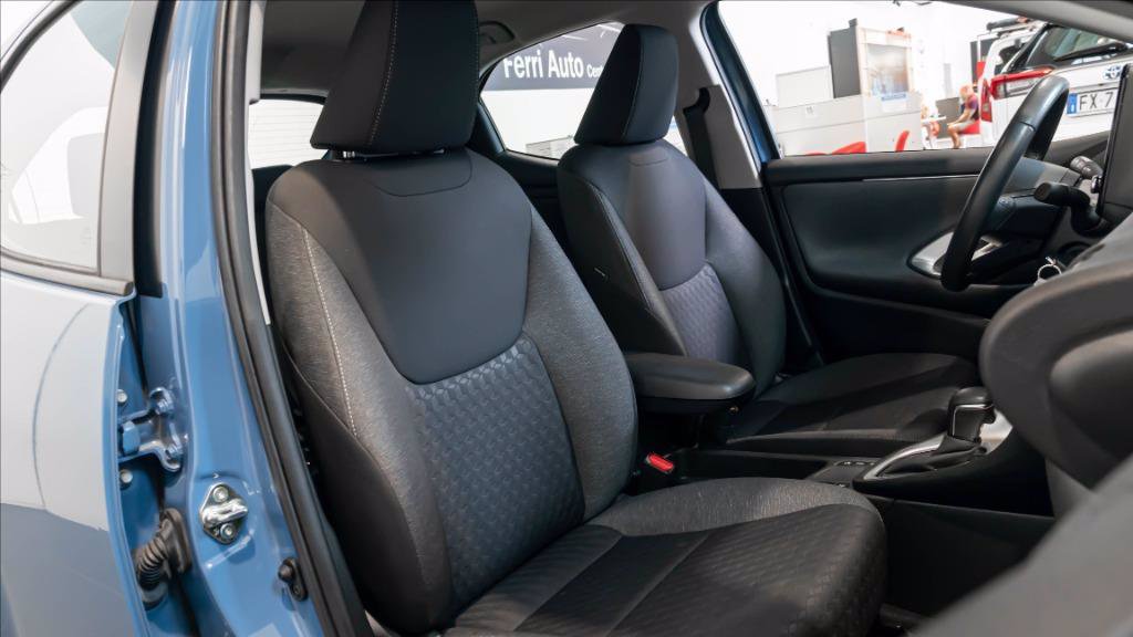 TOYOTA Yaris 1.5h trend