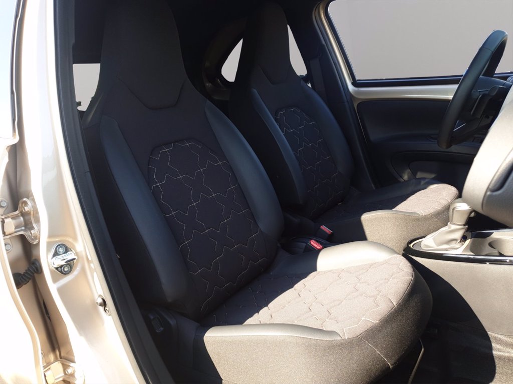 TOYOTA Aygo x 1.0 lounge 72cv s-cvt