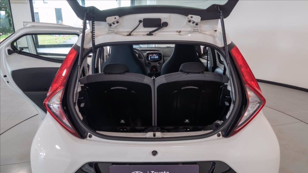TOYOTA Aygo 5p 1.0 x-play 72cv