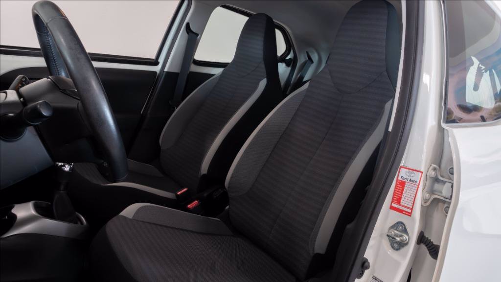 TOYOTA Aygo 5p 1.0 x-play 72cv