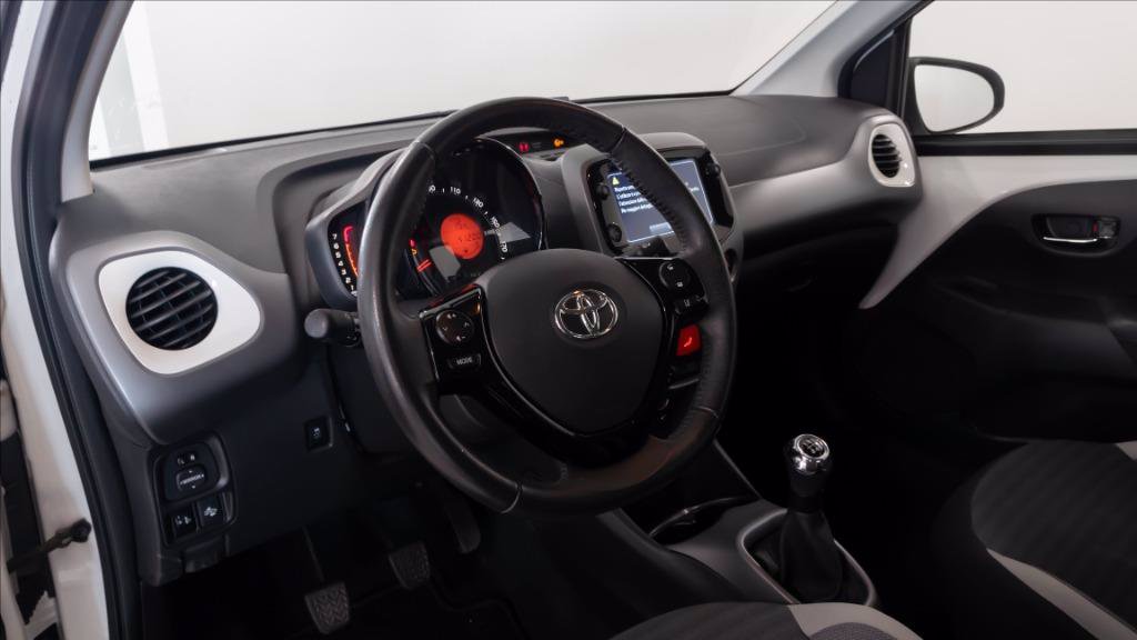 TOYOTA Aygo 5p 1.0 x-play 72cv