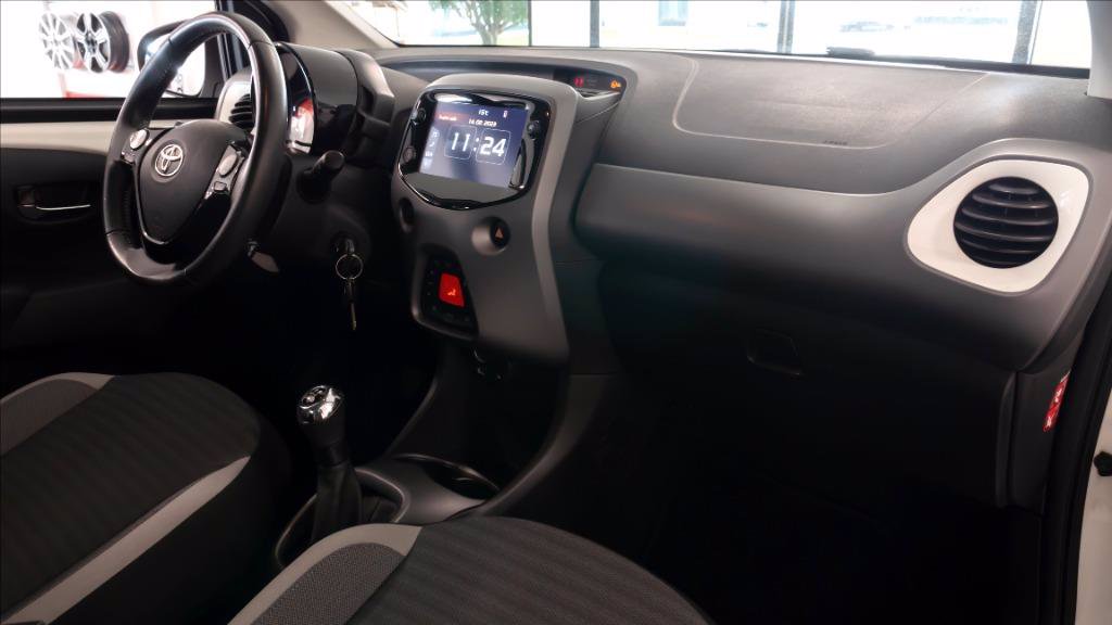 TOYOTA Aygo 5p 1.0 x-play 72cv