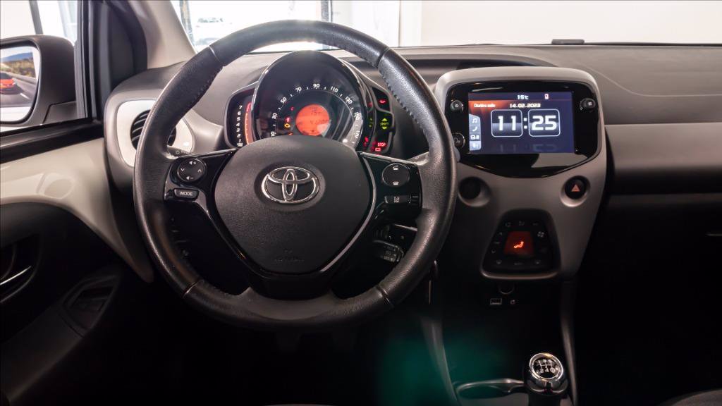 TOYOTA Aygo 5p 1.0 x-play 72cv