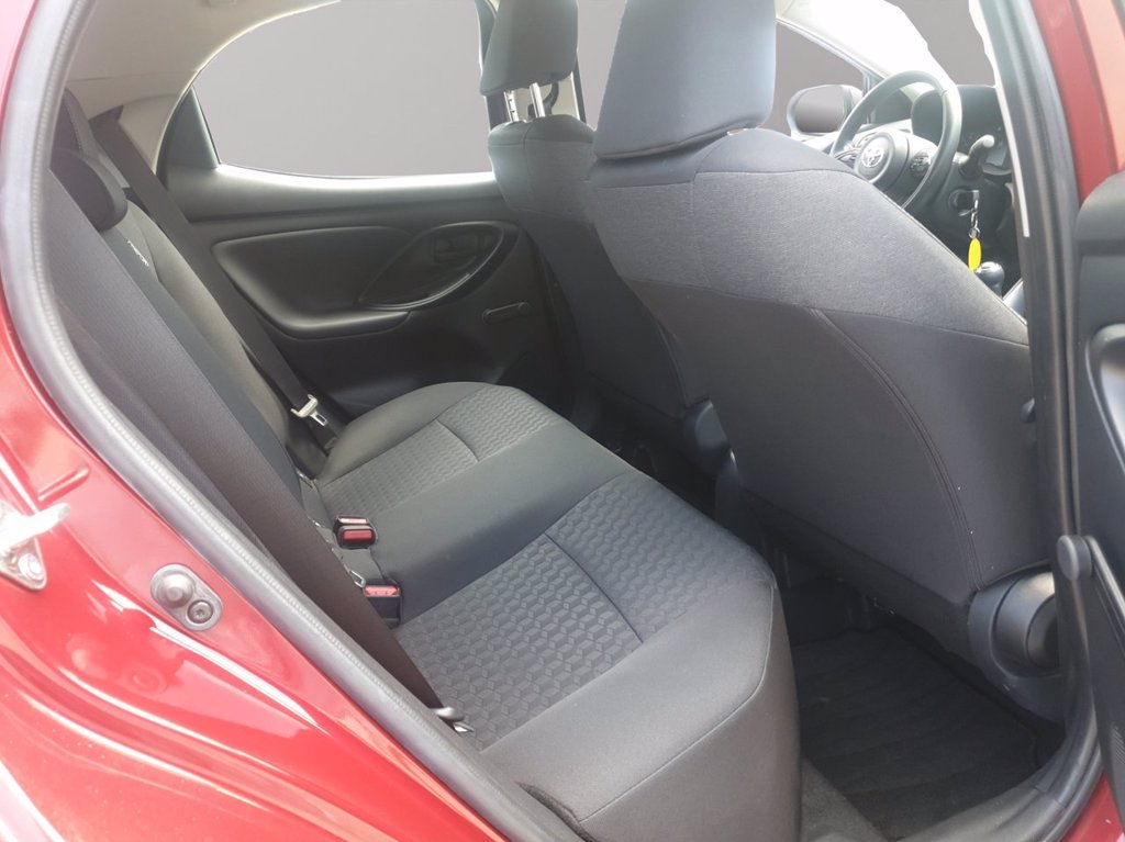 TOYOTA Yaris 1.0 active