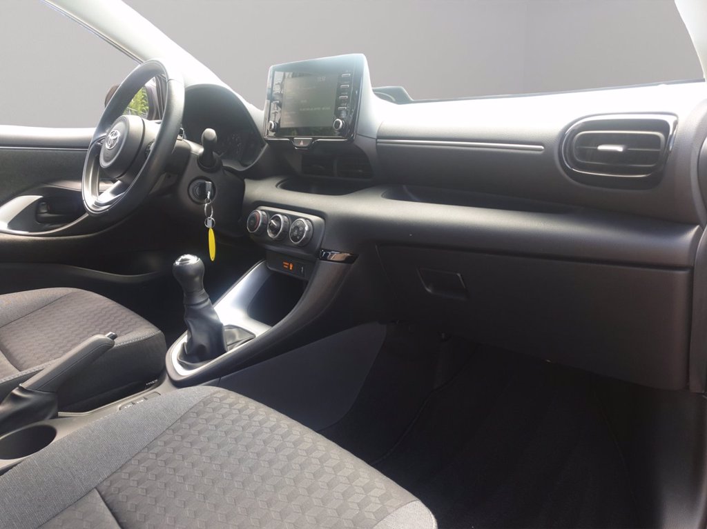 TOYOTA Yaris 1.0 active