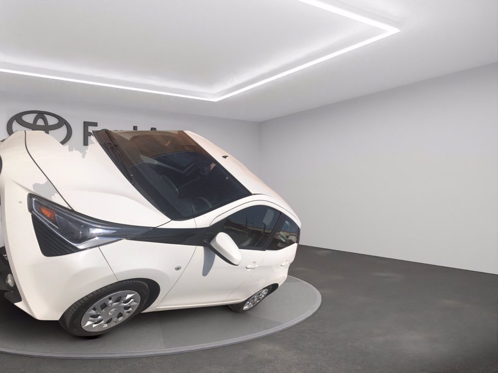 TOYOTA Aygo 5p 1.0 x-play 72cv