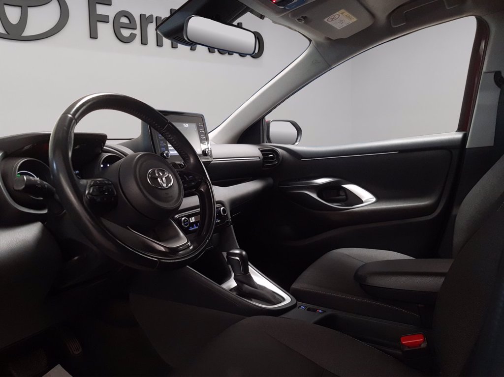 TOYOTA Yaris 1.5h trend