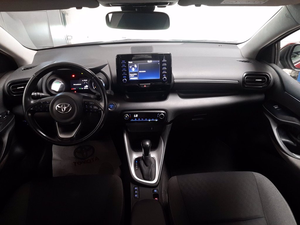 TOYOTA Yaris 1.5h trend