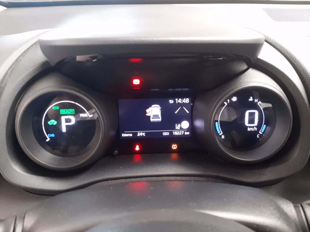 TOYOTA Yaris 1.5h trend