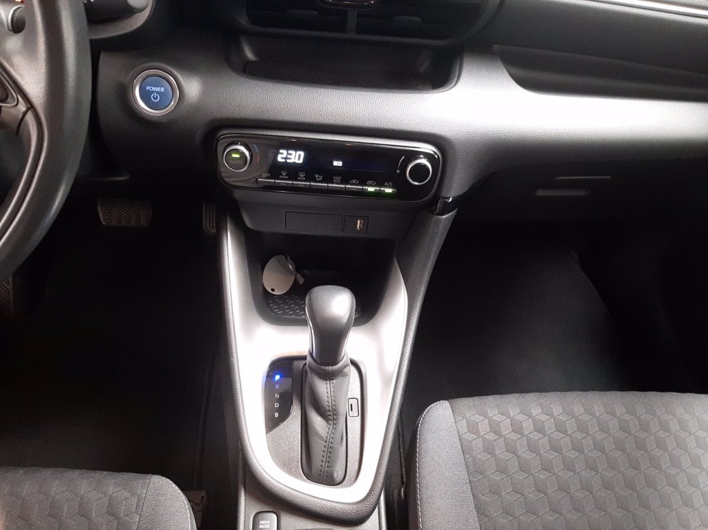 TOYOTA Yaris 1.5h trend