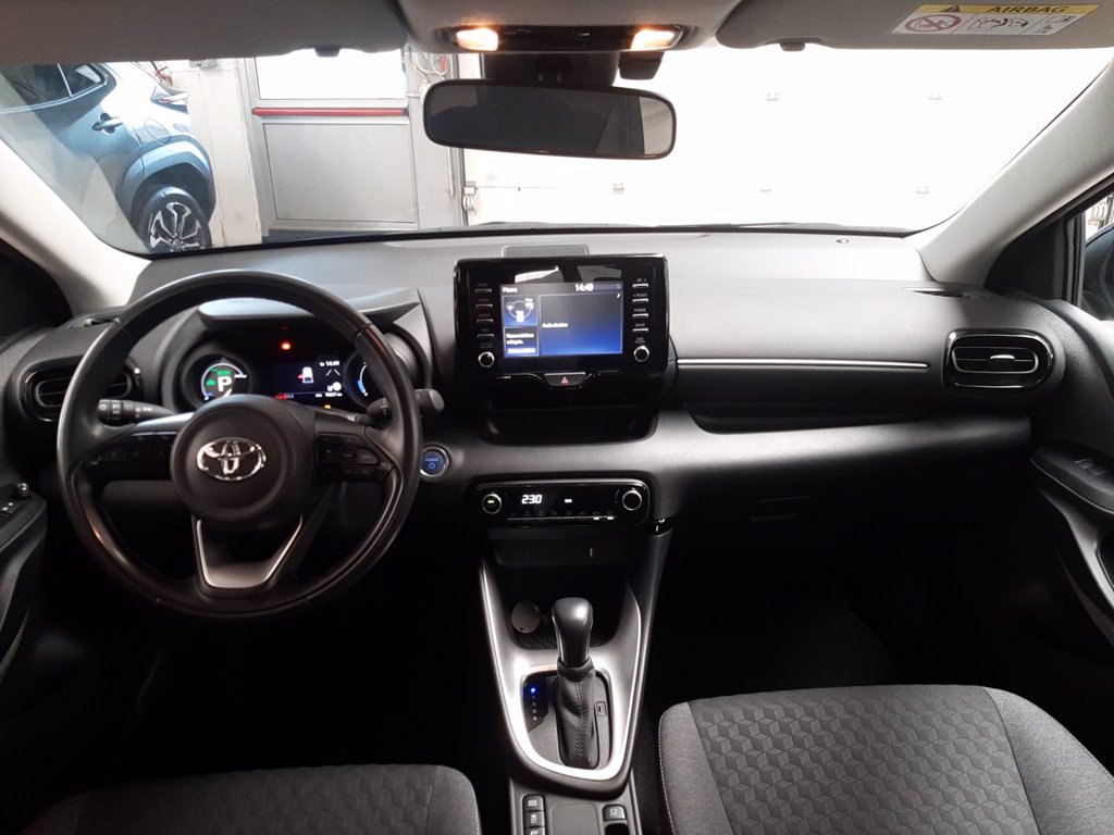TOYOTA Yaris 1.5h trend