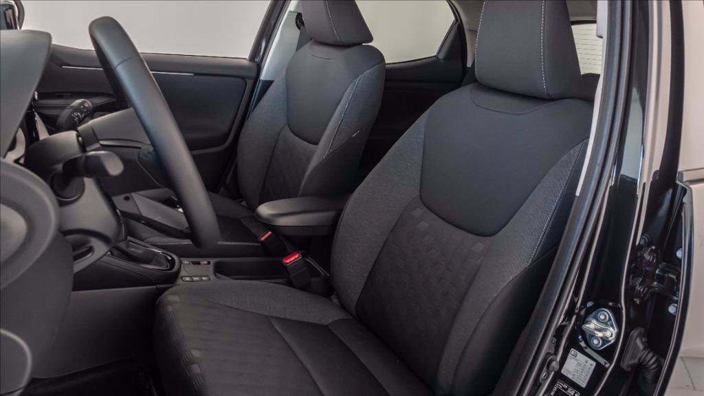 TOYOTA Yaris 1.5h Lounge