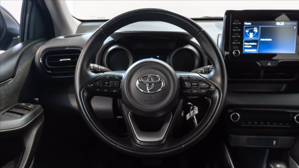 TOYOTA Yaris 1.5h Lounge