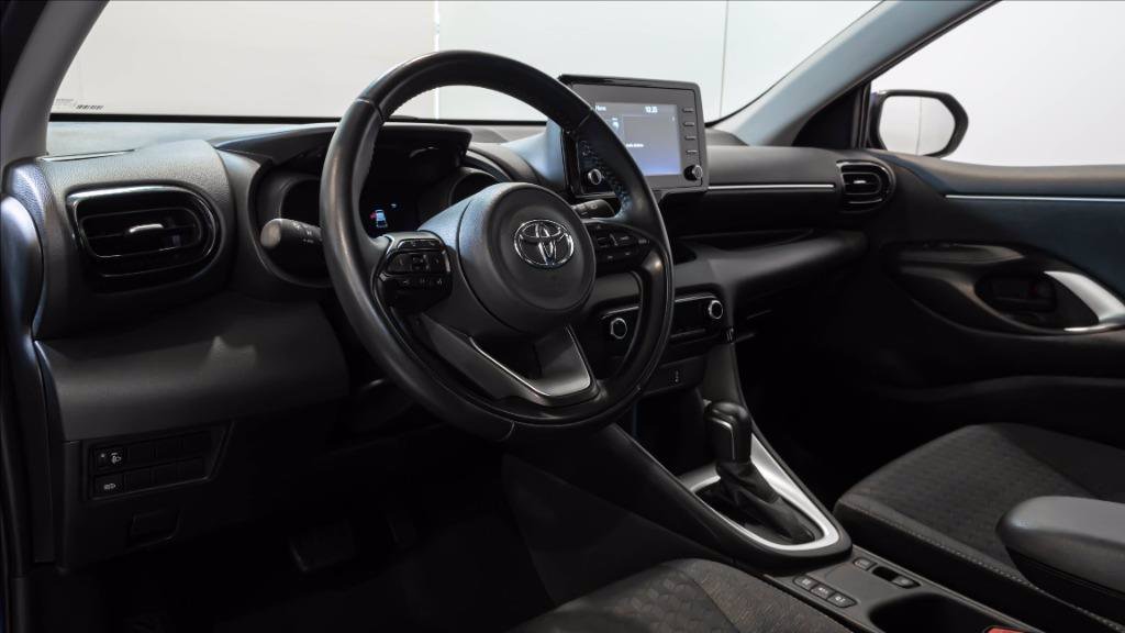 TOYOTA Yaris 1.5h Lounge