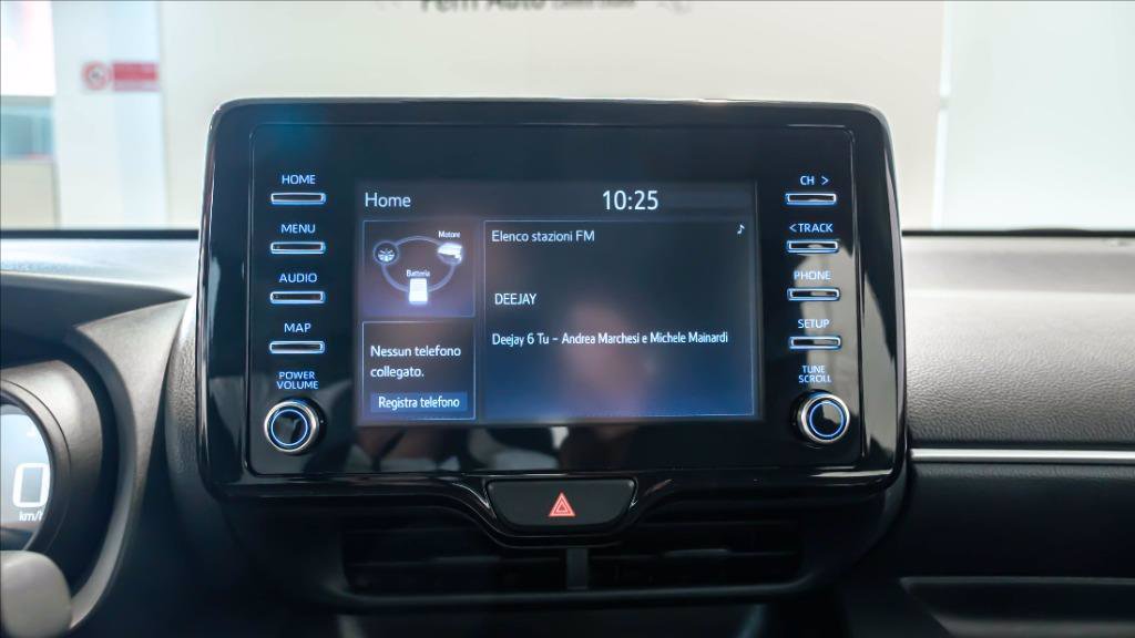 TOYOTA Yaris 1.5h Lounge
