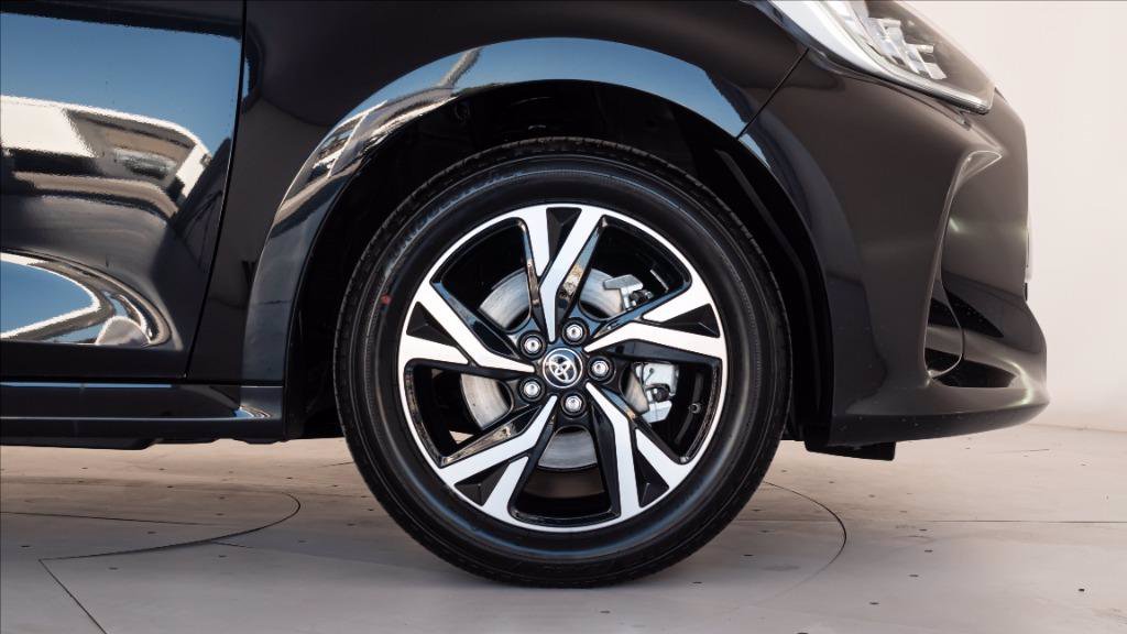 TOYOTA Yaris 1.5h Lounge