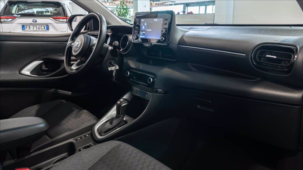 TOYOTA Yaris 1.5h Lounge
