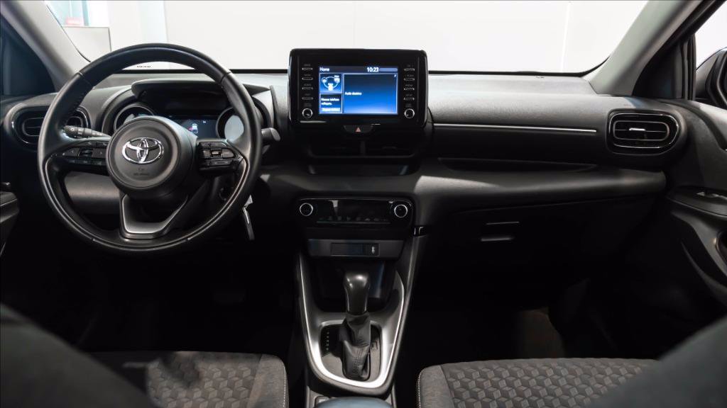 TOYOTA Yaris 1.5h Lounge