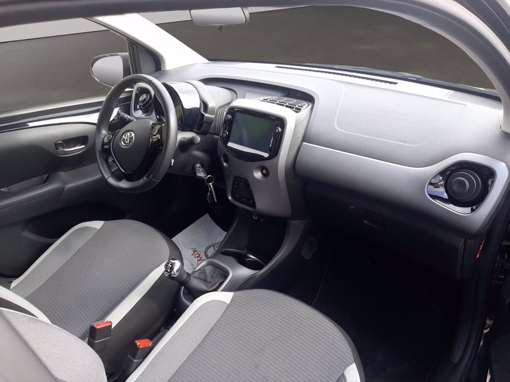 TOYOTA Aygo 5p 1.0 x-play 72cv