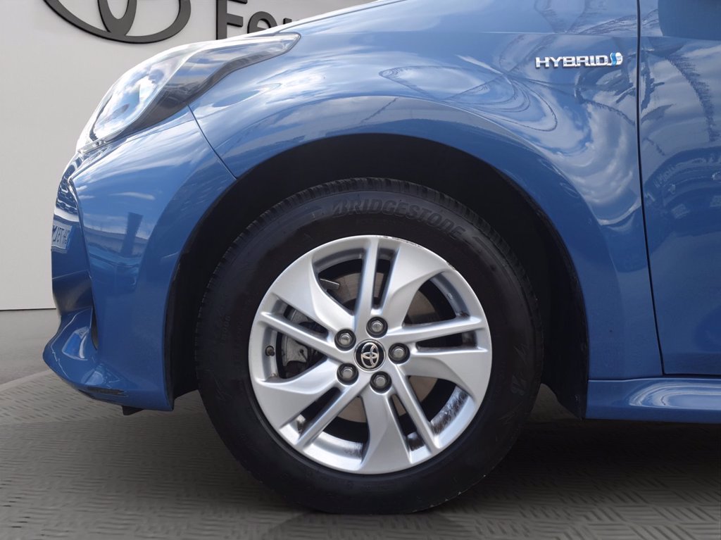 TOYOTA Yaris 1.5h active