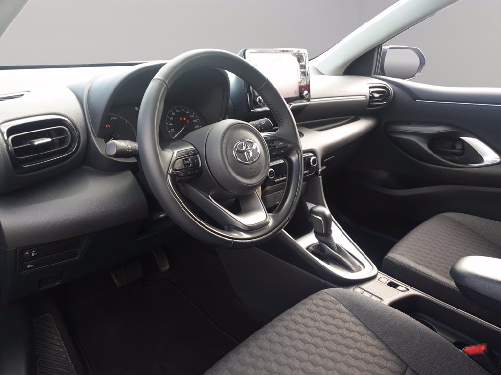 TOYOTA Yaris 1.5h active