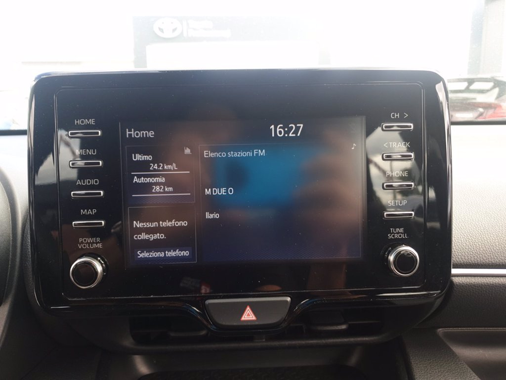 TOYOTA Yaris 1.5h active