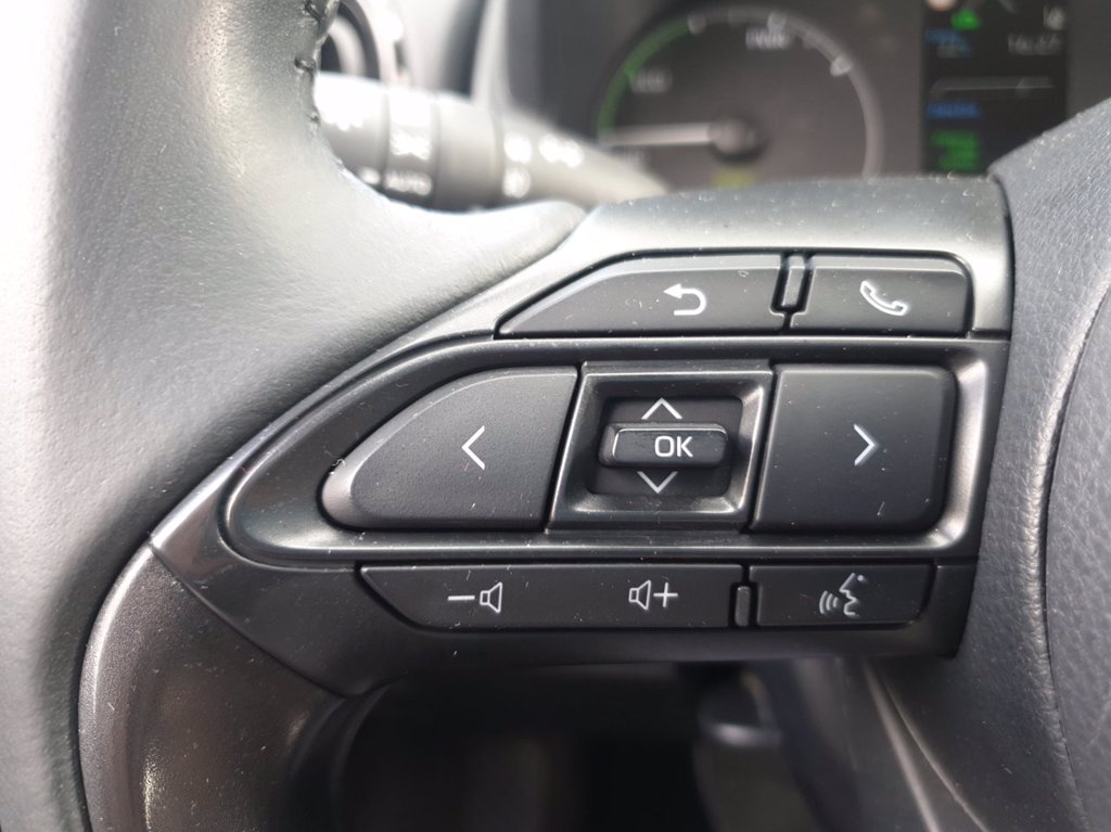 TOYOTA Yaris 1.5h active