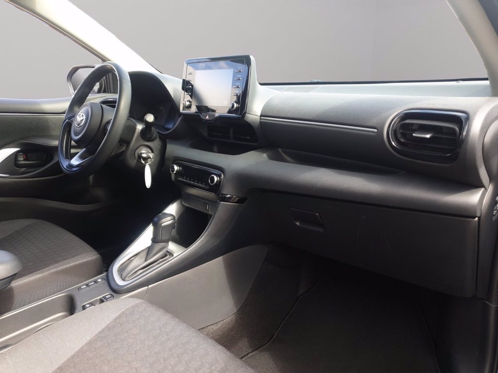 TOYOTA Yaris 1.5h active