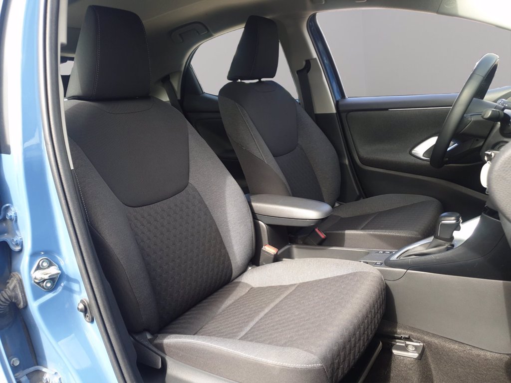 TOYOTA Yaris 1.5h active