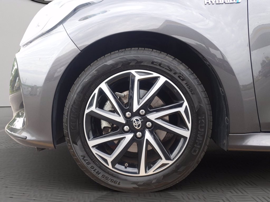 TOYOTA Yaris 1.5h trend