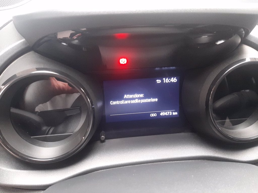 TOYOTA Yaris 1.5h premiere