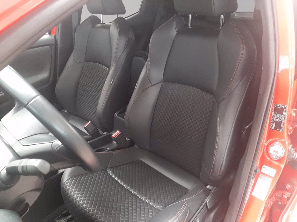 TOYOTA Yaris 1.5h premiere