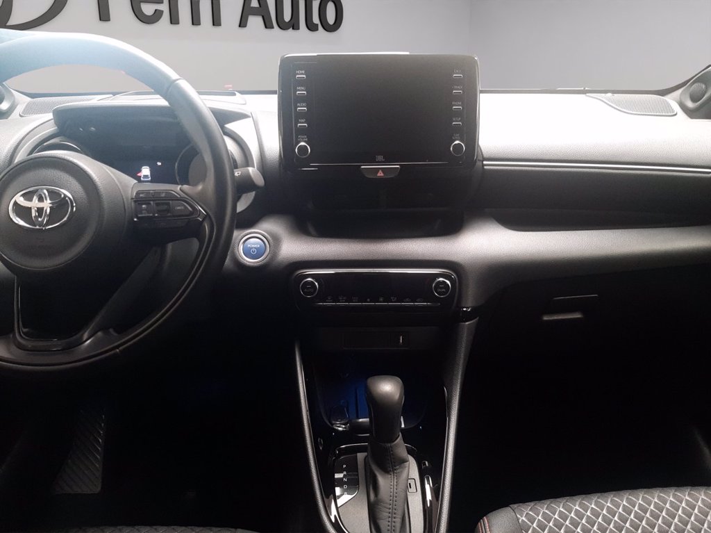 TOYOTA Yaris 1.5h premiere