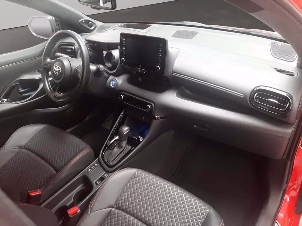 TOYOTA Yaris 1.5h premiere