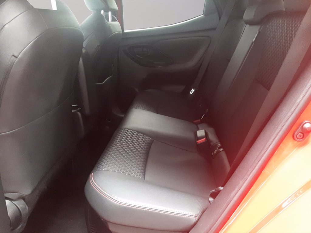 TOYOTA Yaris 1.5h premiere