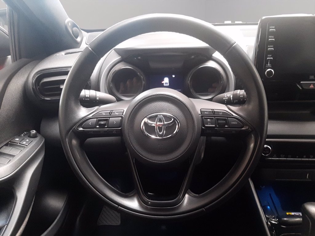 TOYOTA Yaris 1.5h premiere