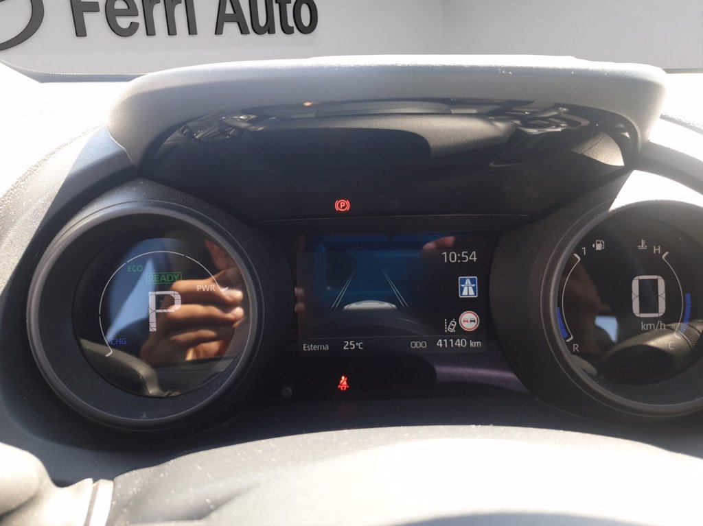TOYOTA Yaris 1.5h trend